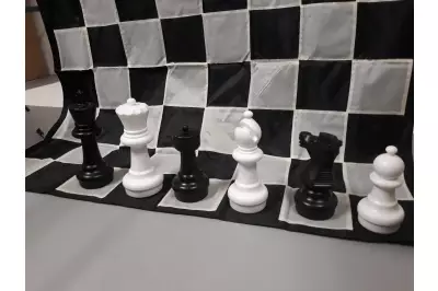 Set di scacchi da esterno/giardino (re 30 cm) - figure + scacchiera in nylon